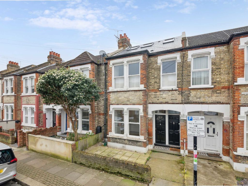 2 bed maisonette for sale in Himley Road, London SW17, £475,000
