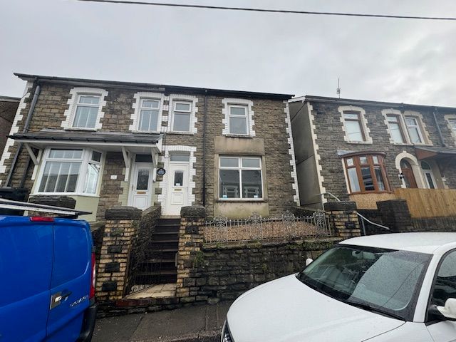 3 bed terraced house to rent in Evelyn Street, Abertillery NP13, £950 pcm