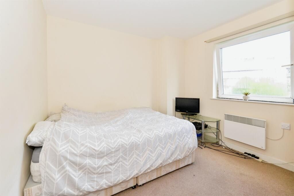 2 bed flat to rent in Cherry Street, Sheffield S2, £875 pcm