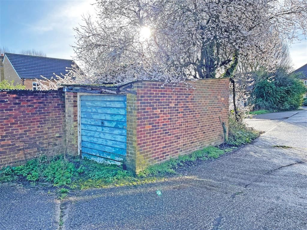 Property for sale in Wyecliffe Gardens, Merstham, Redhill RH1, £7,000