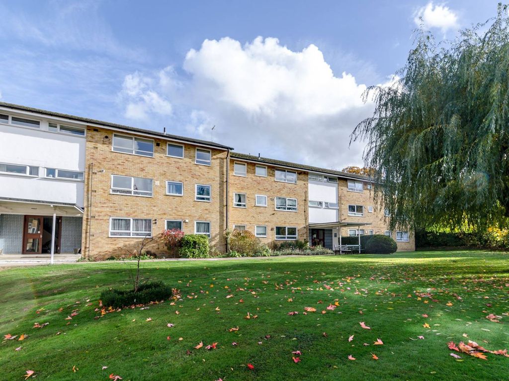 2 bed flat to rent in Box Grove, Guildford GU1, Guildford,, £1,900 pcm