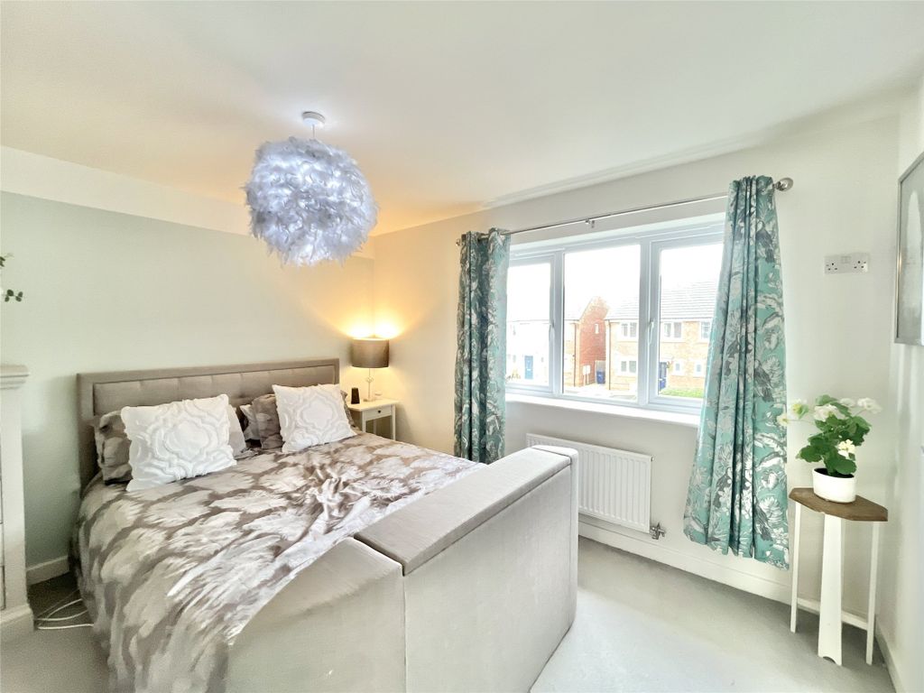 3 bed semi-detached house for sale in Ravensworth Road, Dunston NE11, £200,000
