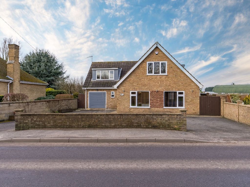 4 bed detached house for sale in Isle Road, Outwell PE14, £395,000
