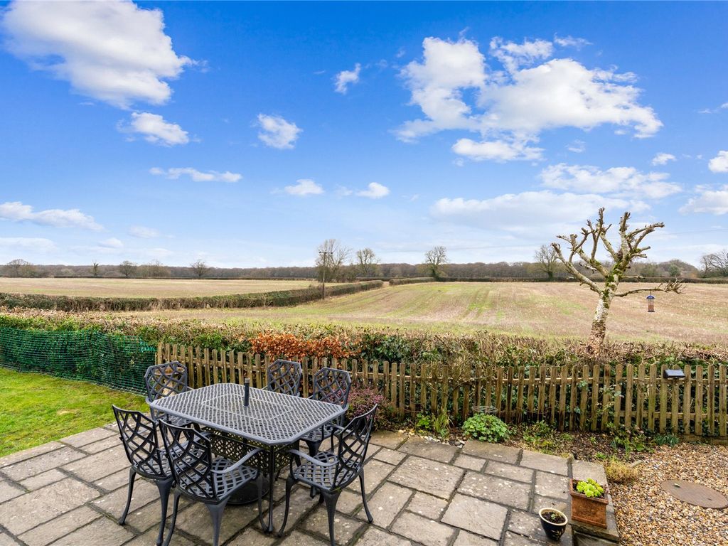 3 bed detached house for sale in Horseshoe Cottages, Parrotts Lane, Buckland Common, Tring HP23, £895,000