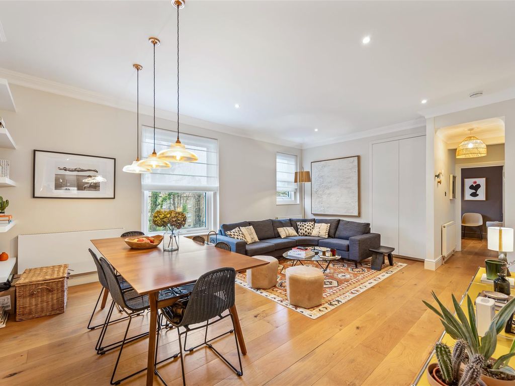 3 bed flat for sale in Canfield Gardens, South Hampstead NW6, £1,125,000