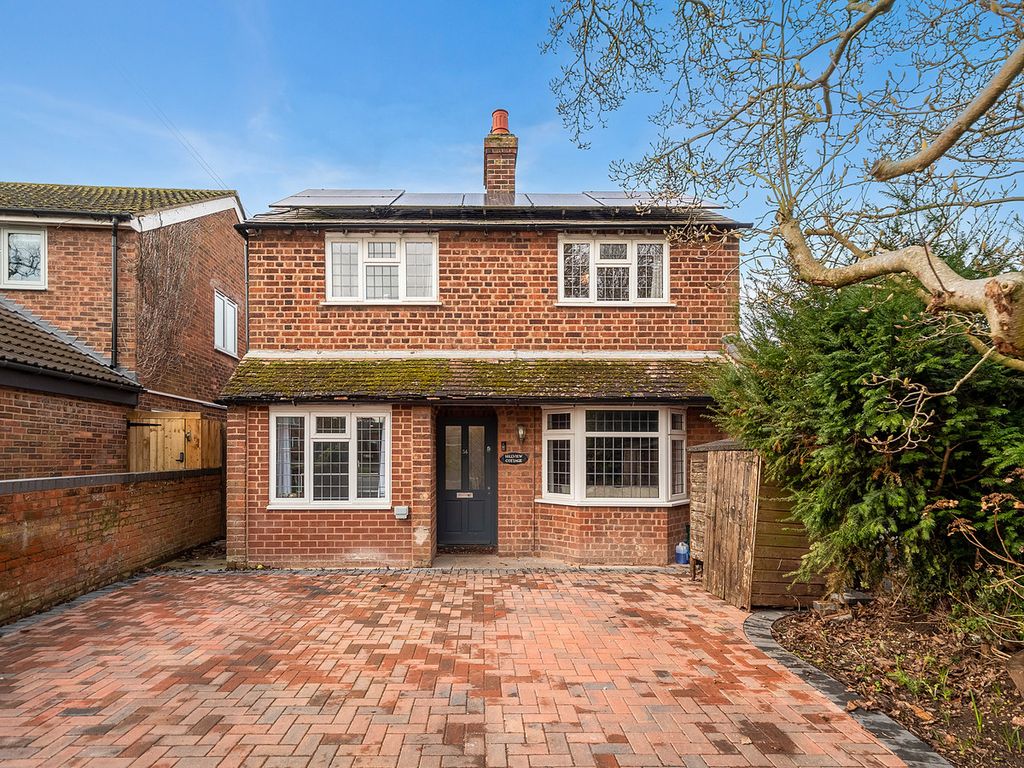 5 bed detached house for sale in Wellesbourne Road Barford, Warwickshire CV35, £575,000