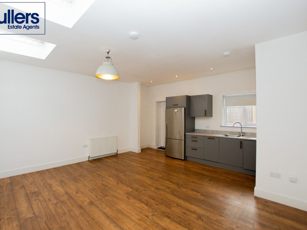 1 bed flat to rent in Station Road, London N21, £1,400 pcm