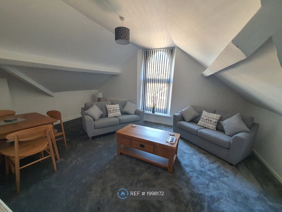 1 bed flat to rent in King Street, Ynysddu, Newport NP11, £650 pcm