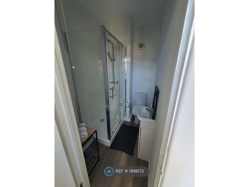 1 bed flat to rent in King Street, Ynysddu, Newport NP11, £650 pcm