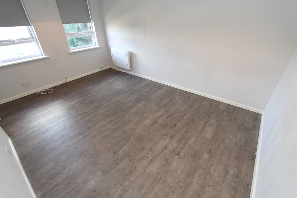 Studio to rent in Overdale Drive, Long Eaton NG10, £595 pcm