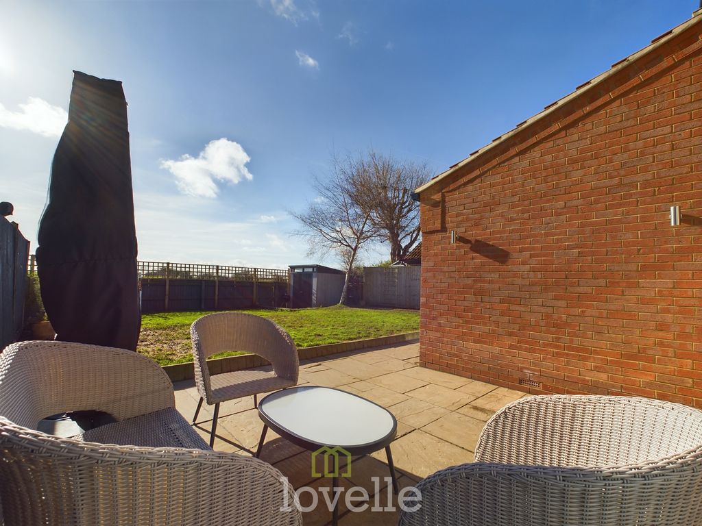 4 bed detached house for sale in Iona Drive, Humberston DN36, £320,000
