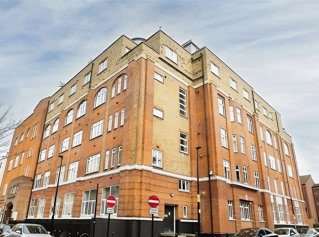 1 bed flat for sale in Henriques Street, London E1, £305,000