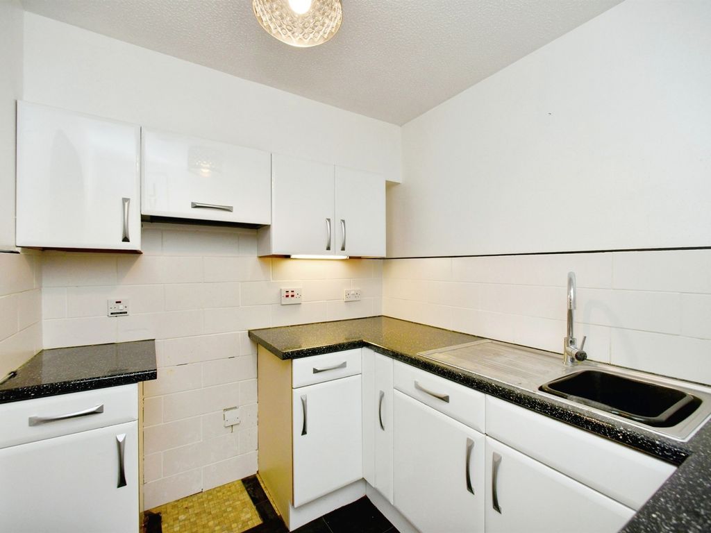 1 bed property for sale in Eastern Road, Brighton BN2, £140,000