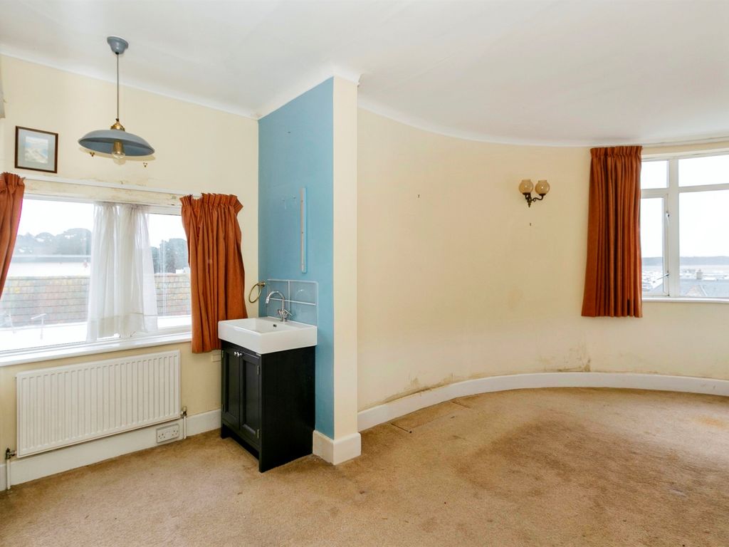 2 bed flat for sale in Sandbanks Road, Poole BH14, £400,000