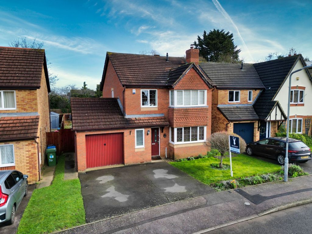 4 bed detached house for sale in Pennycress Way, Newport Pagnell MK16, £500,000