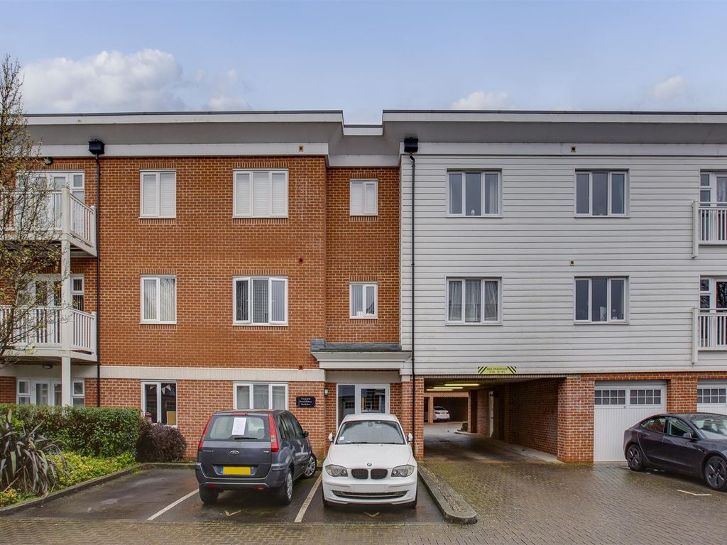 2 bed flat for sale in Chenille Drive, High Wycombe HP11, £295,000