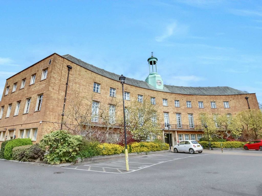 1 bed flat for sale in Constable Close, London N11, £290,000