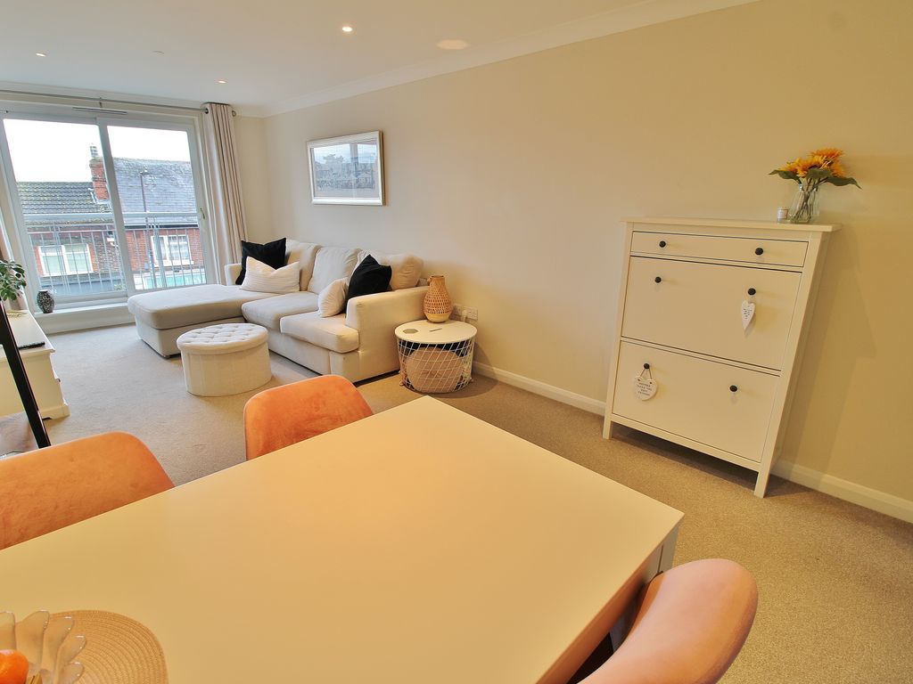 1 bed flat for sale in High Street, Cosham, Portsmouth PO6, £150,000