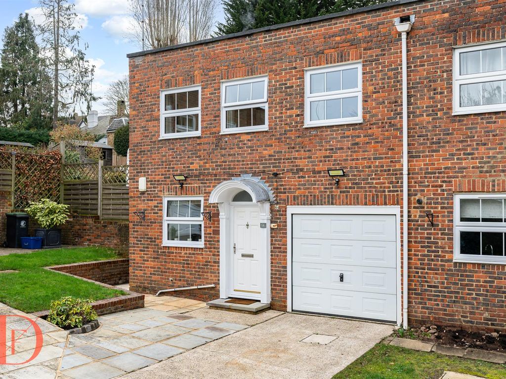 4 bed property for sale in Hazelwood, Loughton IG10, £995,000