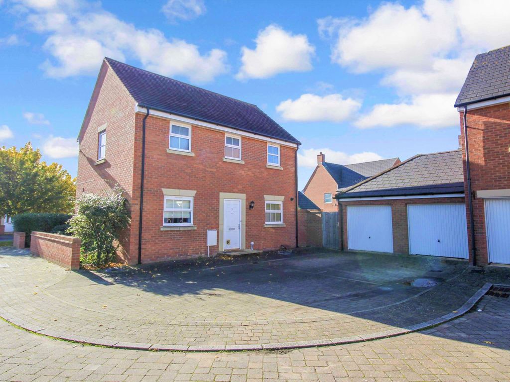 3 bed detached house to rent in Horsley Close, Redhouse, Swindon SN25, £1,350 pcm