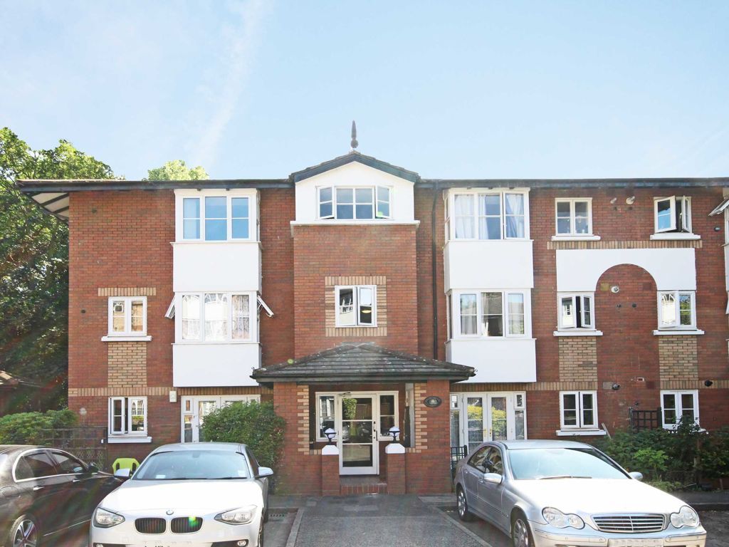 1 bed flat to rent in Beechwood Grove, London W3, £1,599 pcm