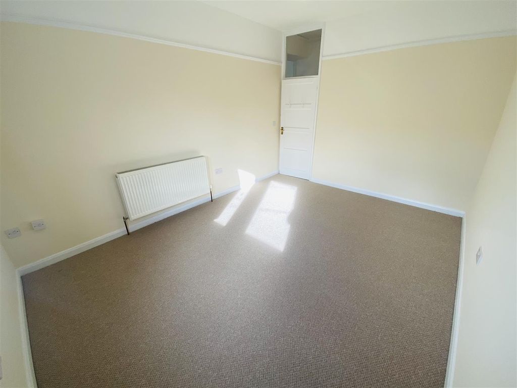 2 bed flat to rent in Fishponds Road, Fishponds, Bristol BS16, £1,100 pcm
