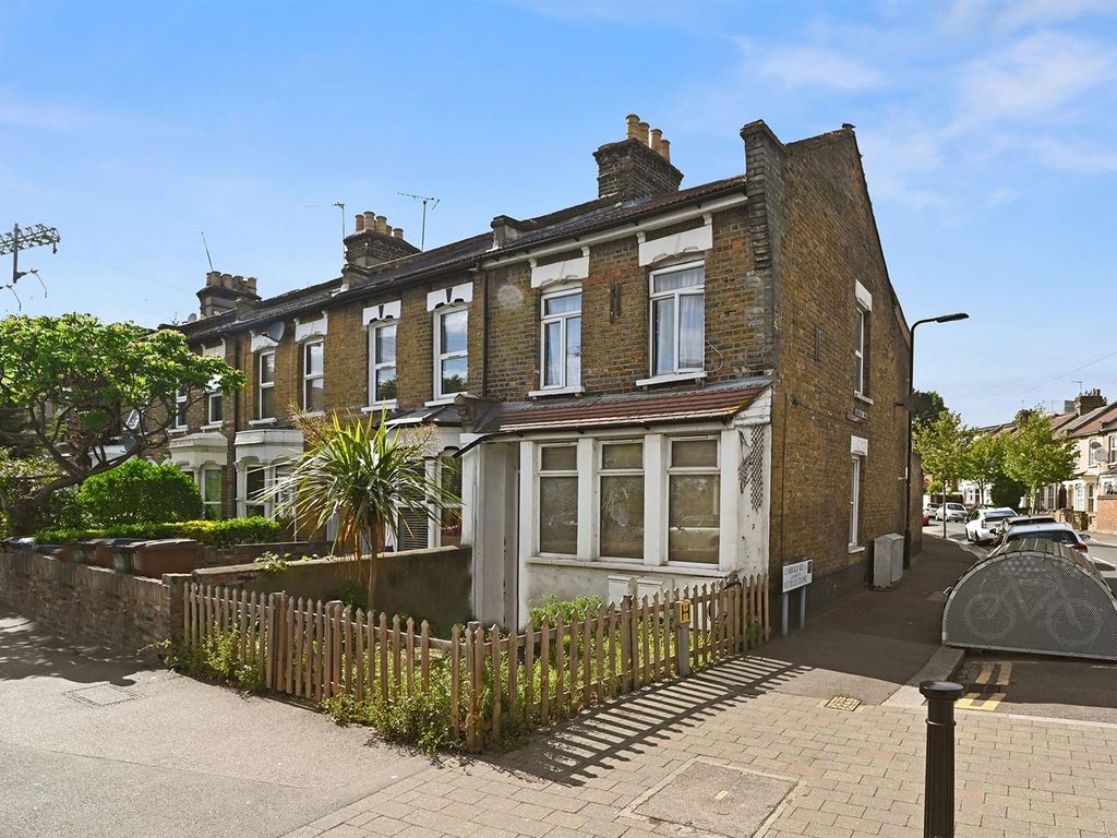 4 bed end terrace house for sale in Cann Hall Road, London E11, £550,000