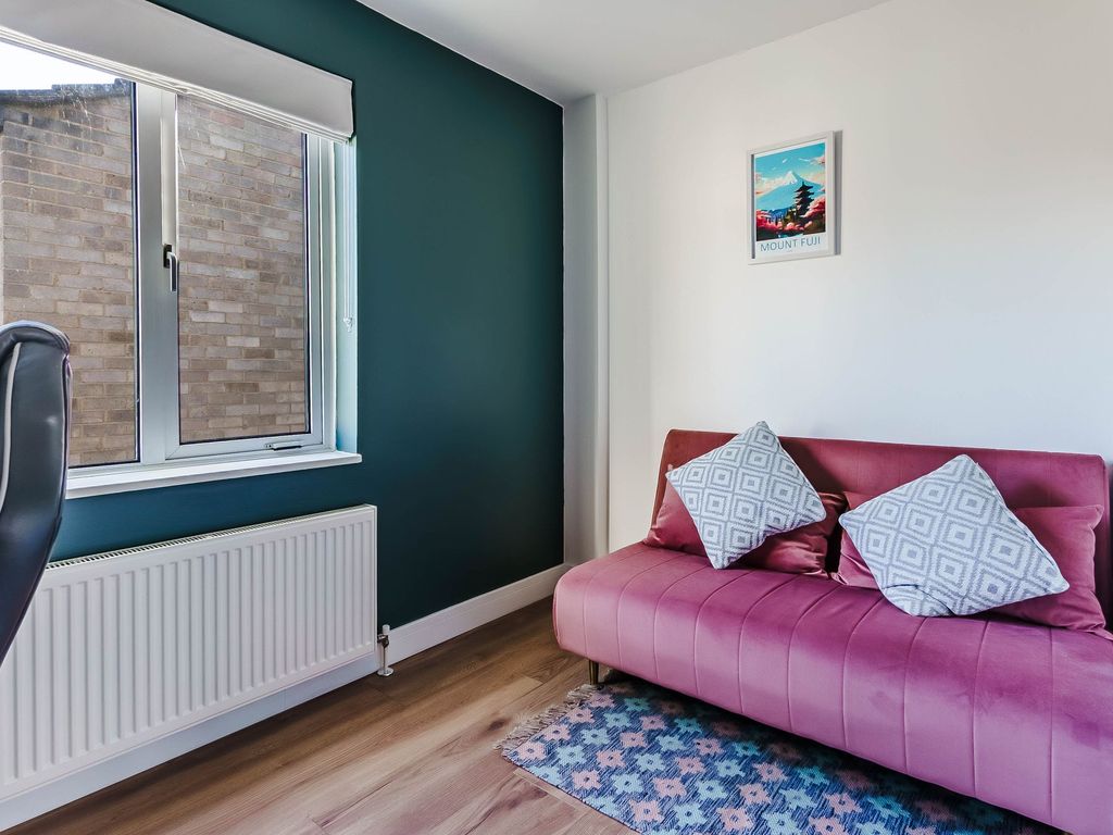2 bed flat for sale in Lichfield Road, Cambridge CB1, £325,000
