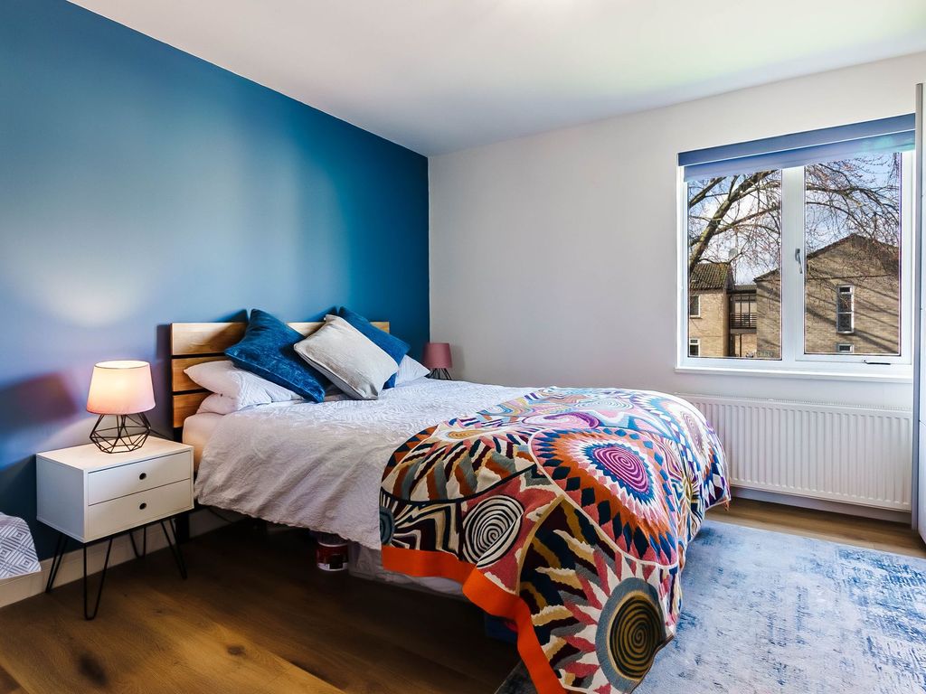 2 bed flat for sale in Lichfield Road, Cambridge CB1, £325,000