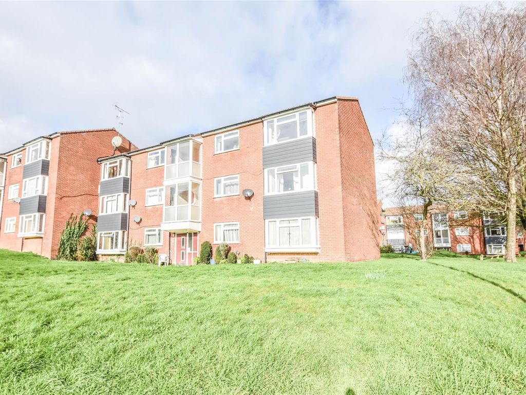 2 bed flat for sale in Draycott, Cam, Dursley GL11, £125,000
