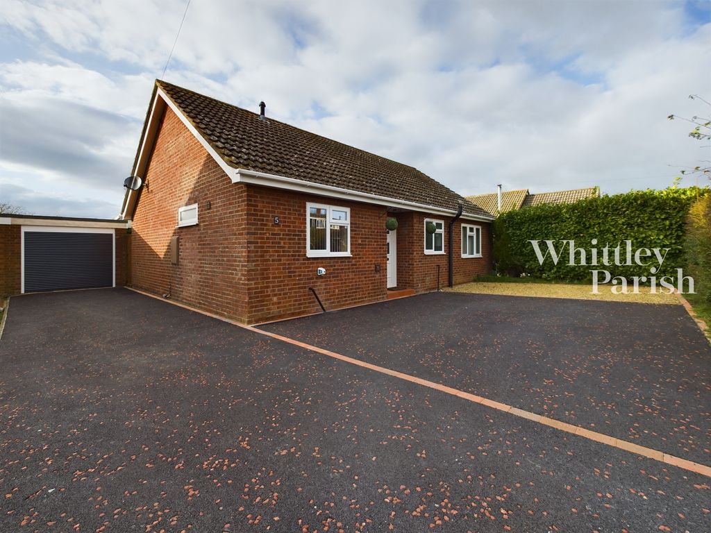 3 bed detached bungalow to rent in Limmer Avenue, Dickleburgh, Diss IP21, £975 pcm