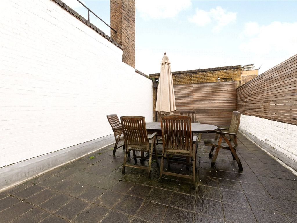 2 bed maisonette to rent in Old Brompton Road, London SW7, £6,478 pcm