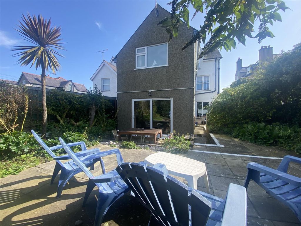 2 bed semi-detached house to rent in Abersoch, Pwllheli LL53, £800 pcm