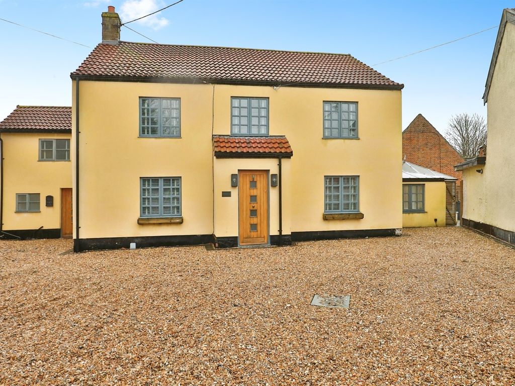 4 bed cottage for sale in Dereham Road, Watton, Thetford IP25, £350,000