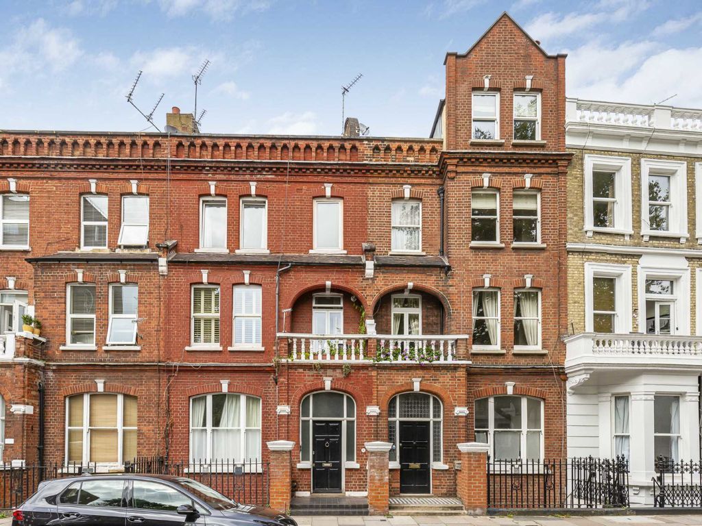 1 bed flat for sale in Barons Court Road, London W14, £445,000