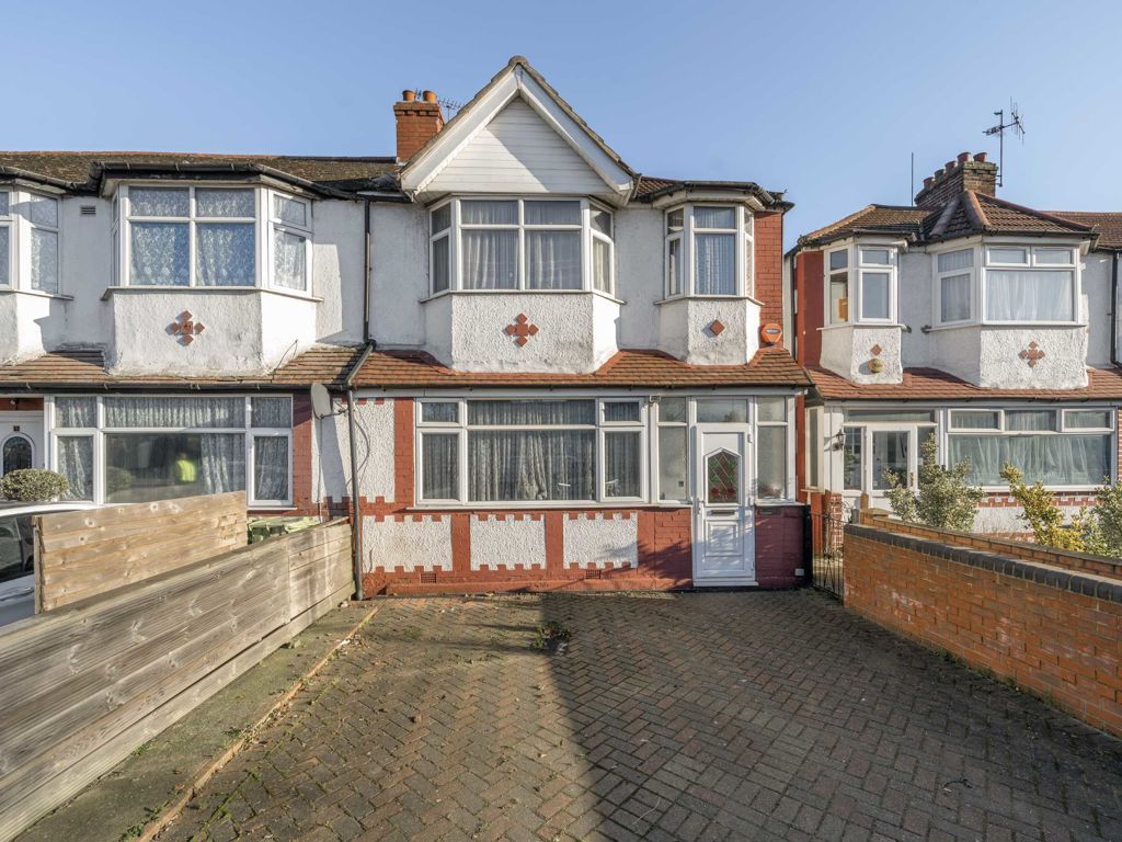 3 bed terraced house for sale in Priory Gardens, London W5, £599,000