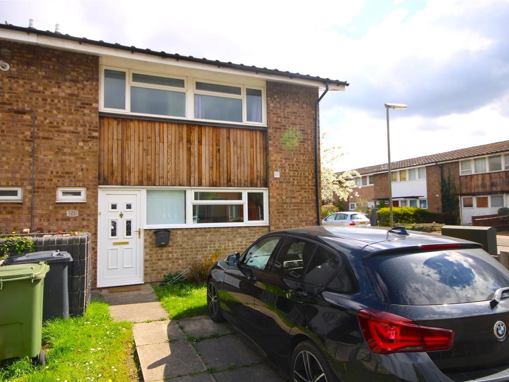 3 bed property to rent in Grange Road, Guildford GU2, £2,050 pcm