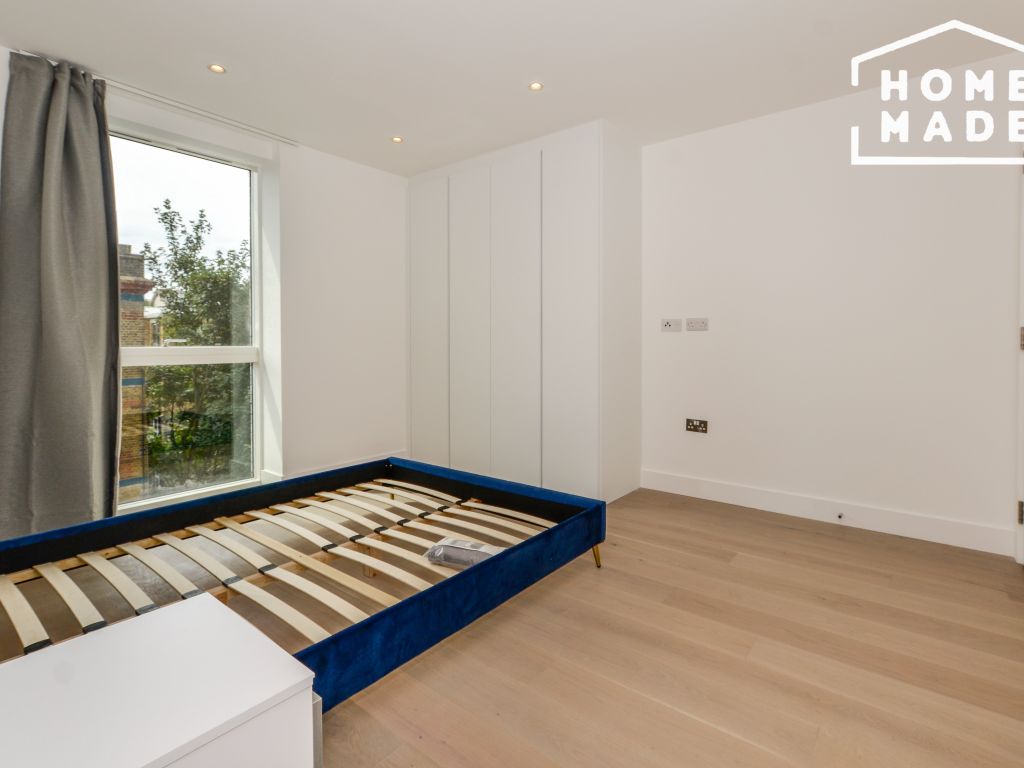 1 bed flat to rent in Penn Street, London N1, £2,500 pcm