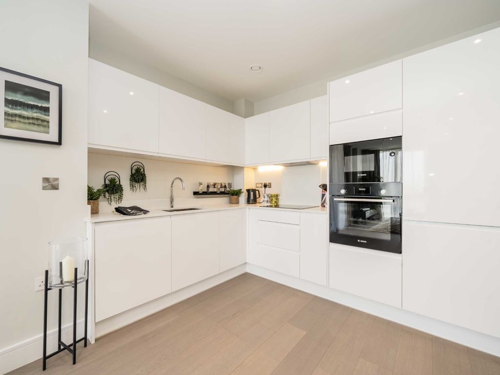 New home, 2 bed flat for sale in Roslin Road, London W3, £610,000