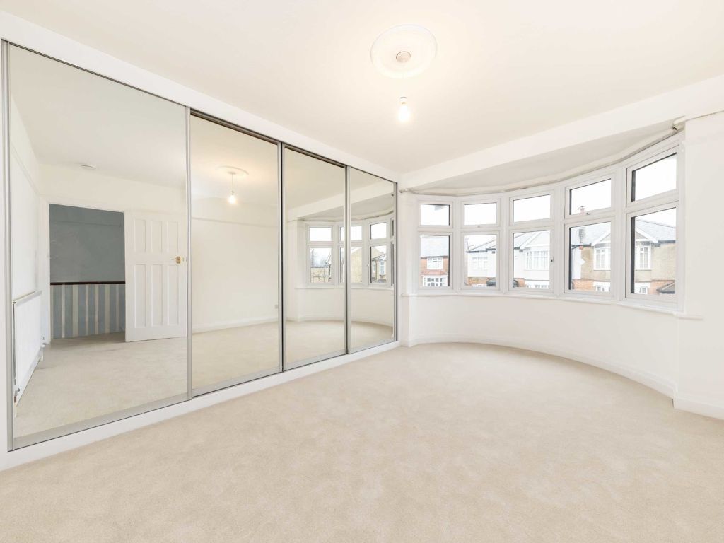 3 bed property to rent in Cuckoo Lane, London W7, £2,999 pcm