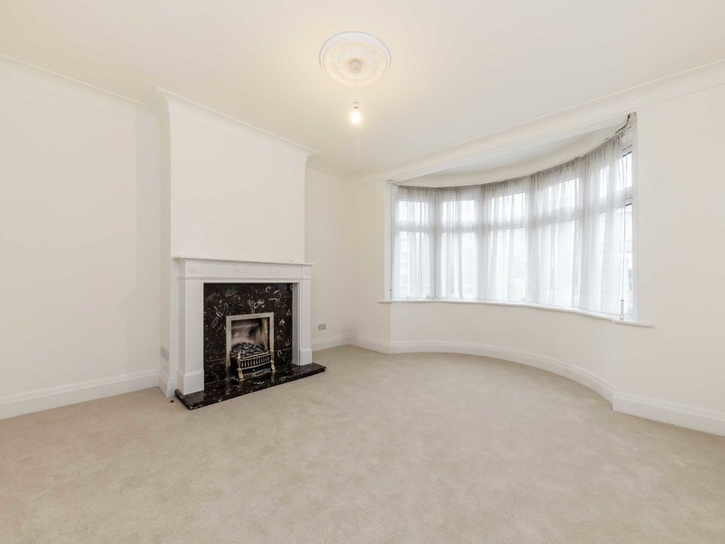 3 bed property to rent in Cuckoo Lane, London W7, £2,999 pcm