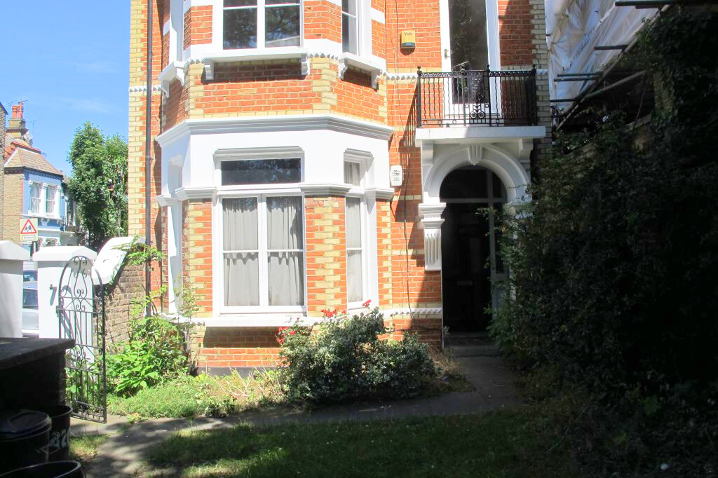 2 bed flat for sale in Clapham Common North Side, London SW4, £659,000