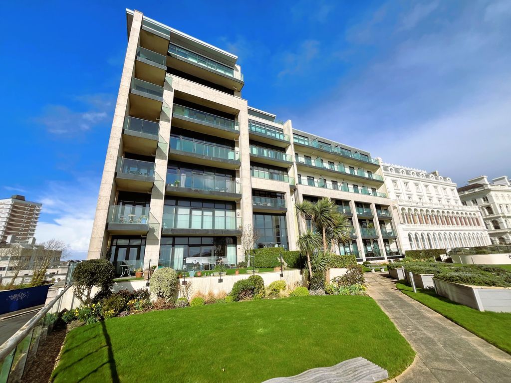 3 bed flat for sale in Cliff Road, The Hoe, Plymouth PL1, £600,000