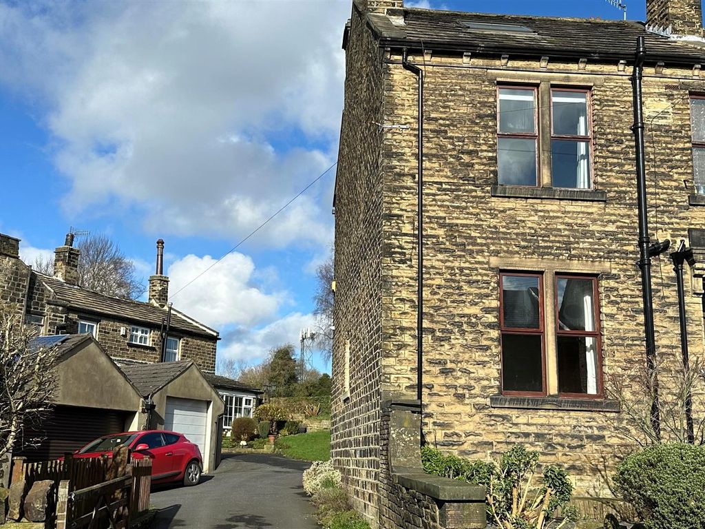 3 bed end terrace house to rent in Park Road, Thackley, Bradford BD10, £1,300 pcm