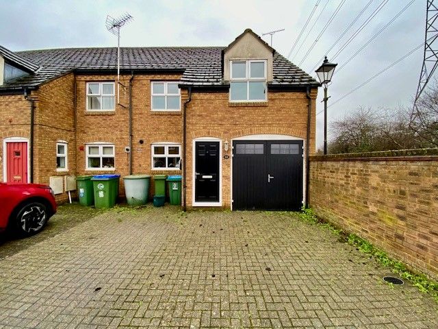 3 bed end terrace house to rent in Millers Way, Fairford Leys, Aylesbury HP19, £1,700 pcm