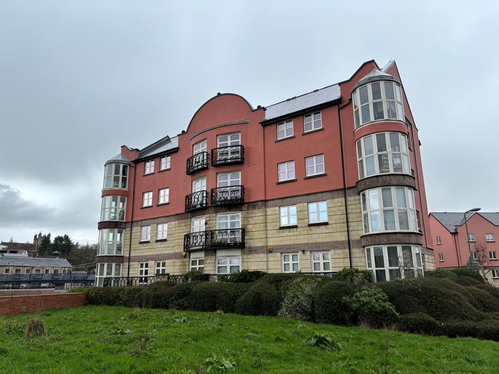 3 bed flat to rent in Waterside, St. Thomas, Exeter EX2, £1,750 pcm