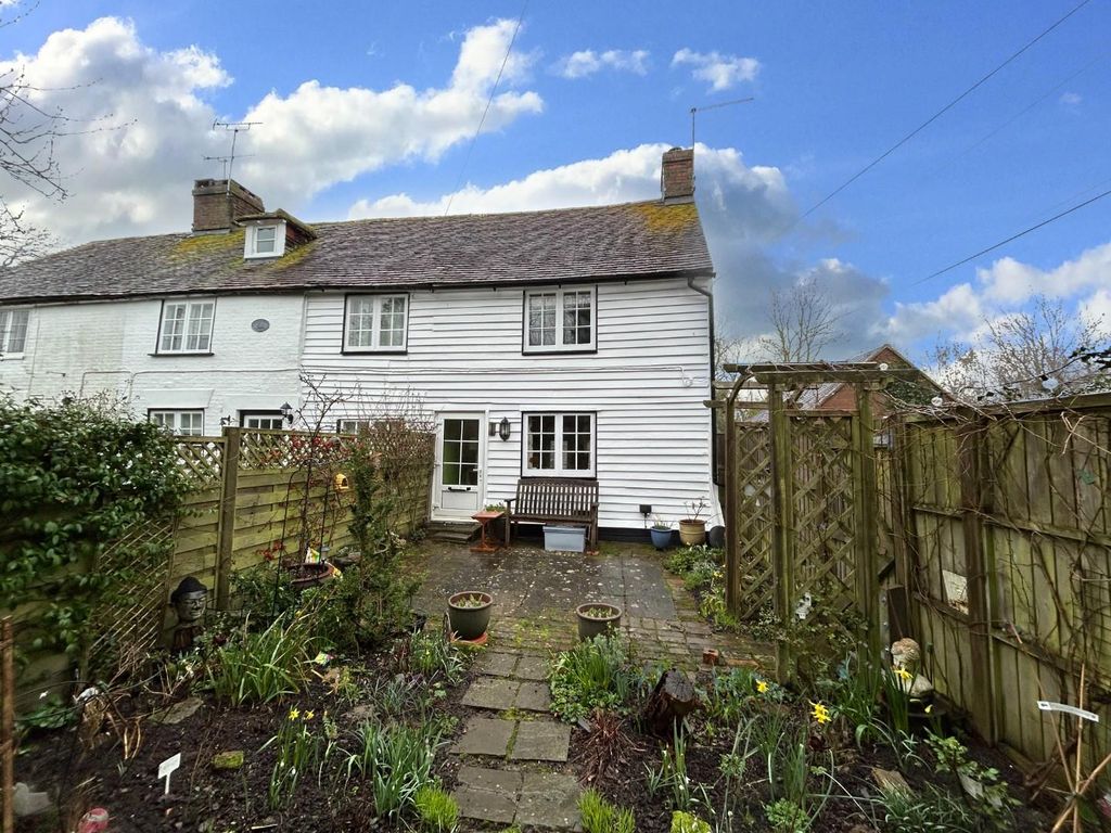 2 bed cottage for sale in Warehorne, Ashford TN26, £300,000