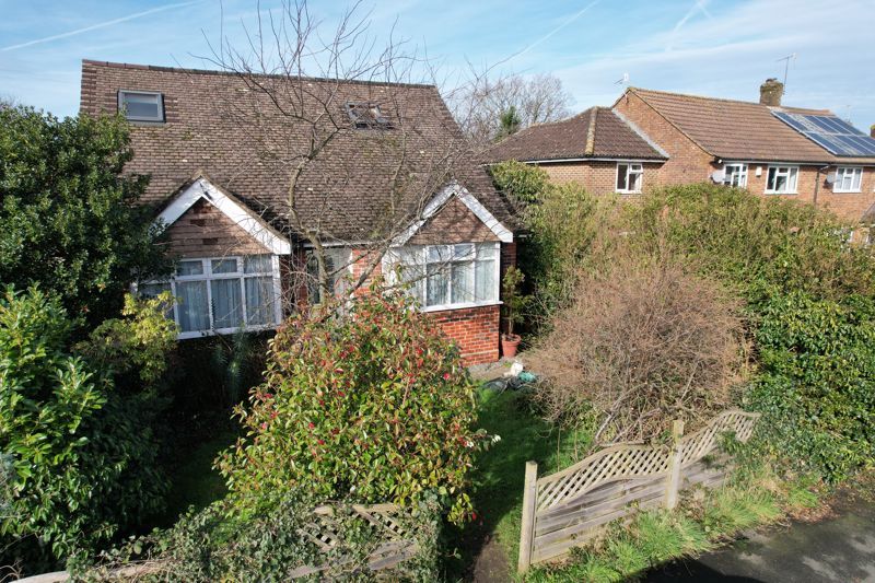 3 bed chalet for sale in Birch Road, Godalming GU7, £475,000