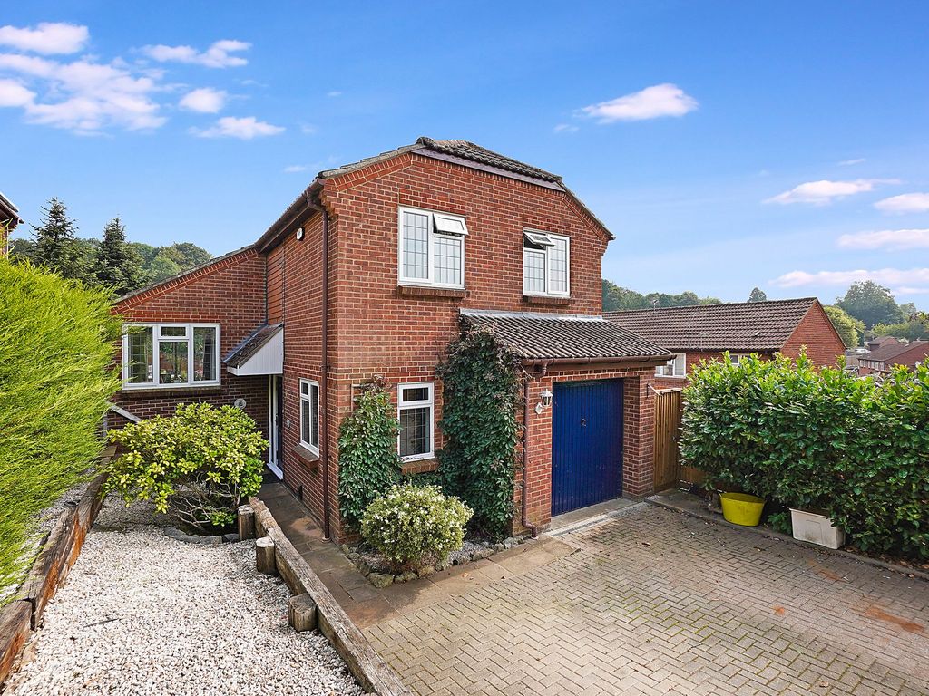 3 bed detached house for sale in Millbrook Close, Maidstone ME15, £500,000