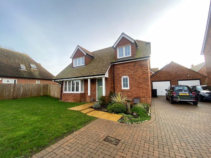 3 bed detached house to rent in Billy Fiske Close, Boxgrove, Chichester PO18, £1,950 pcm